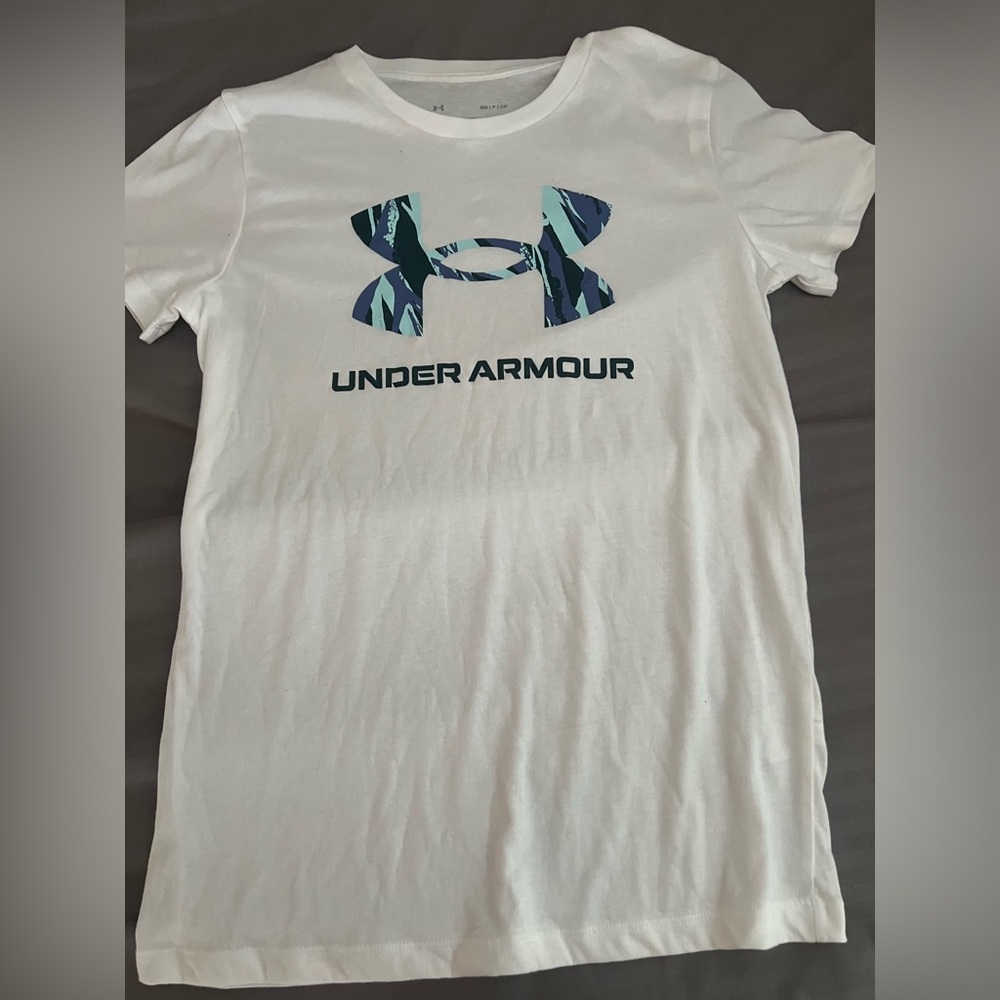 Women’s small white Under Armour shirt